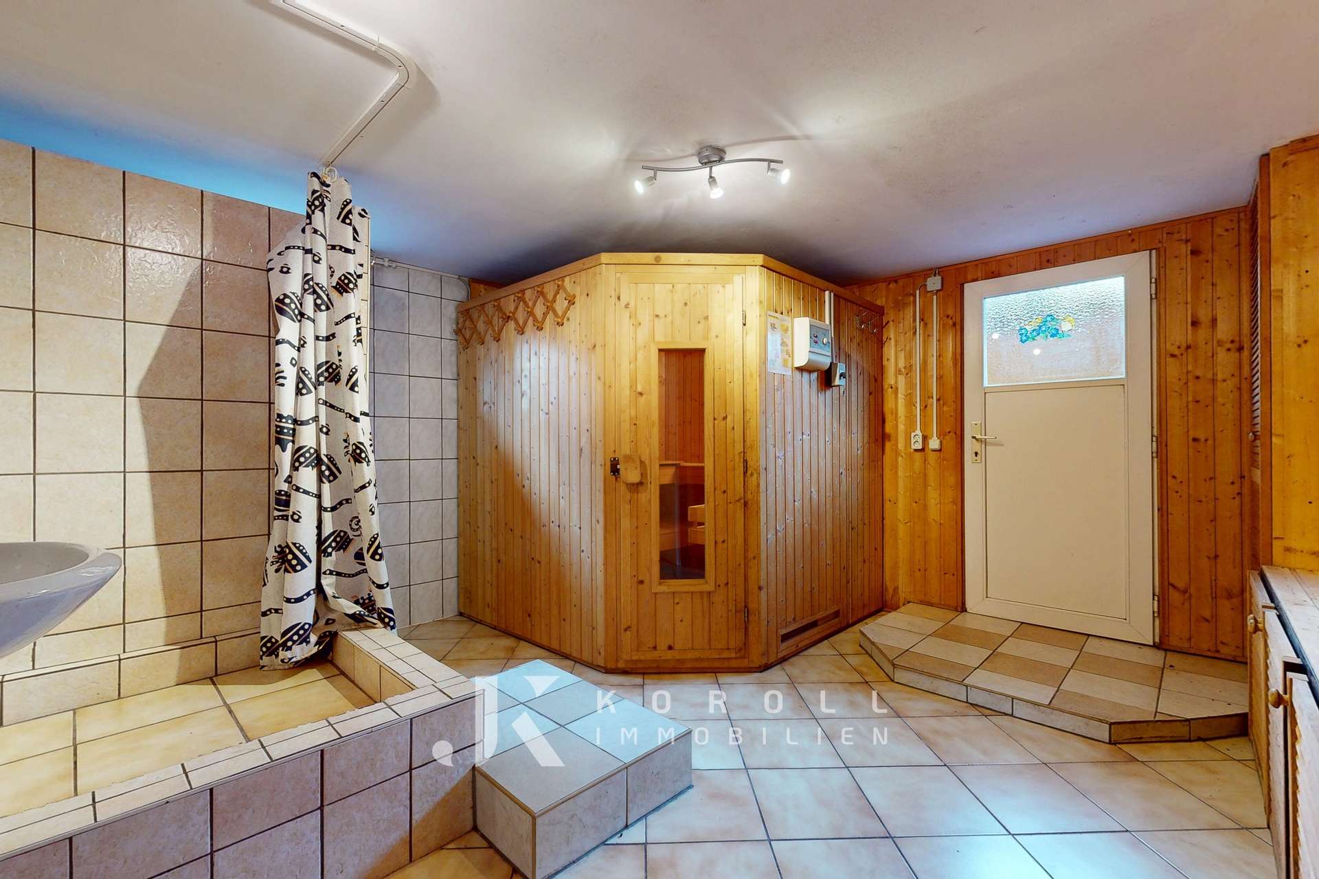 Sauna mit Dusche und WC