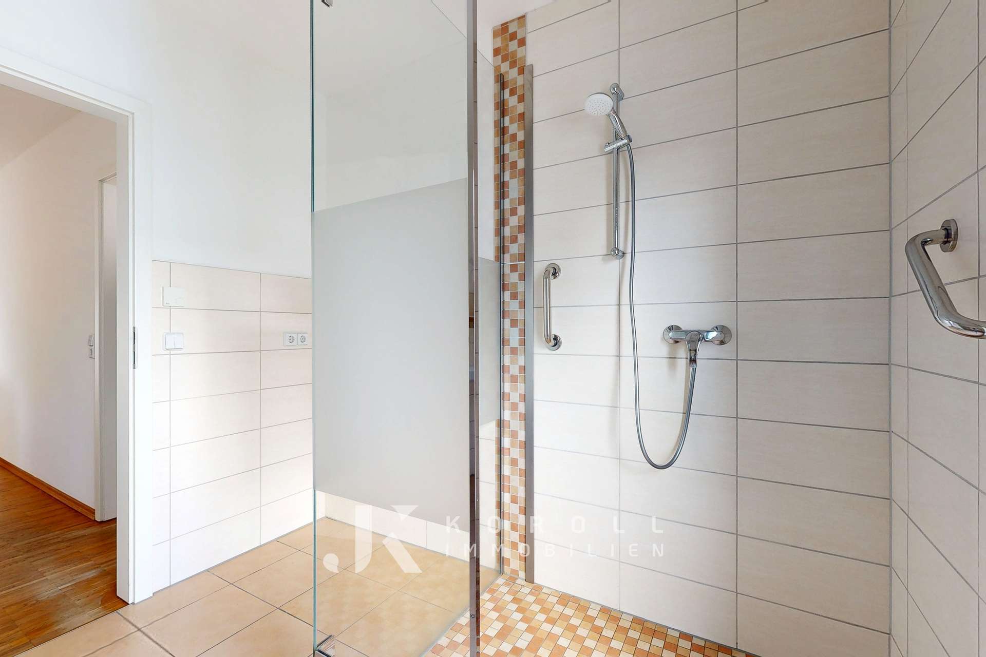 Badezimmer mit Dusche