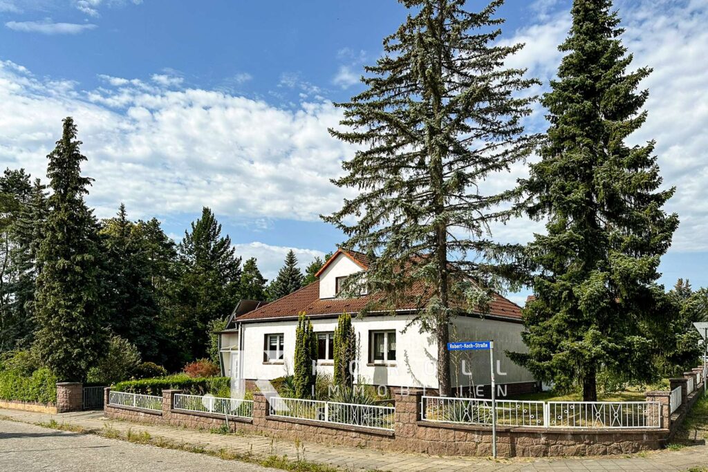 Freistehendes Einfamilienhaus mit großem Grundstück und Solarthermie