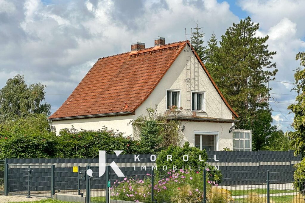 Freistehendes Einfamilienhaus mit großem Garten in Sedlitz